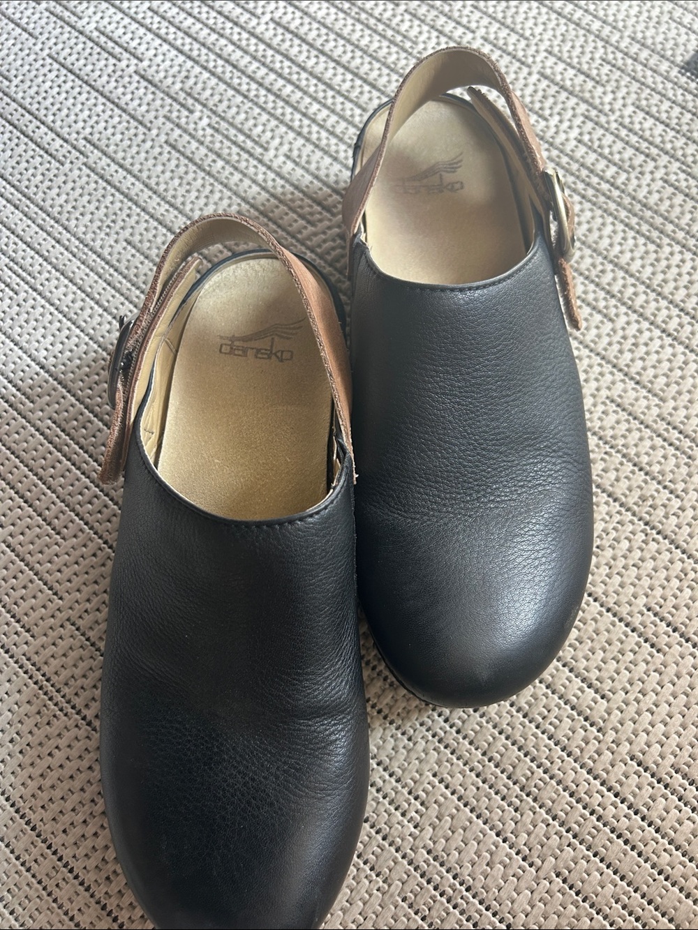 Woman’s Dansko Black Leather Slip-On Shoe with Brown Strap Size EU 38 (US 7.5-8)
